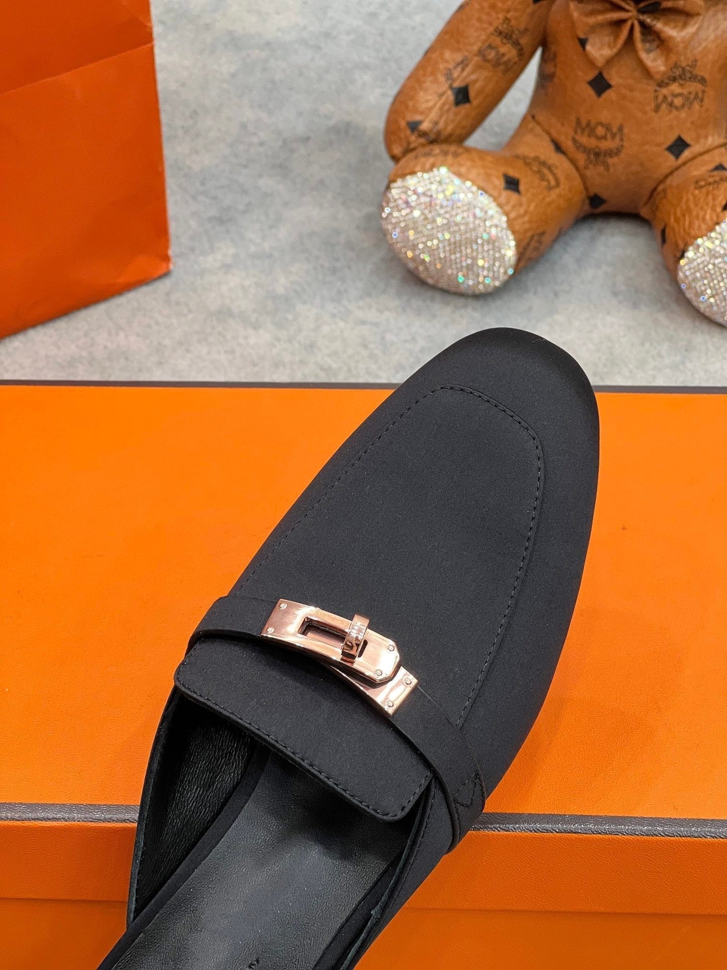 Mule Black Silk Thick Cloth/Sheepskin