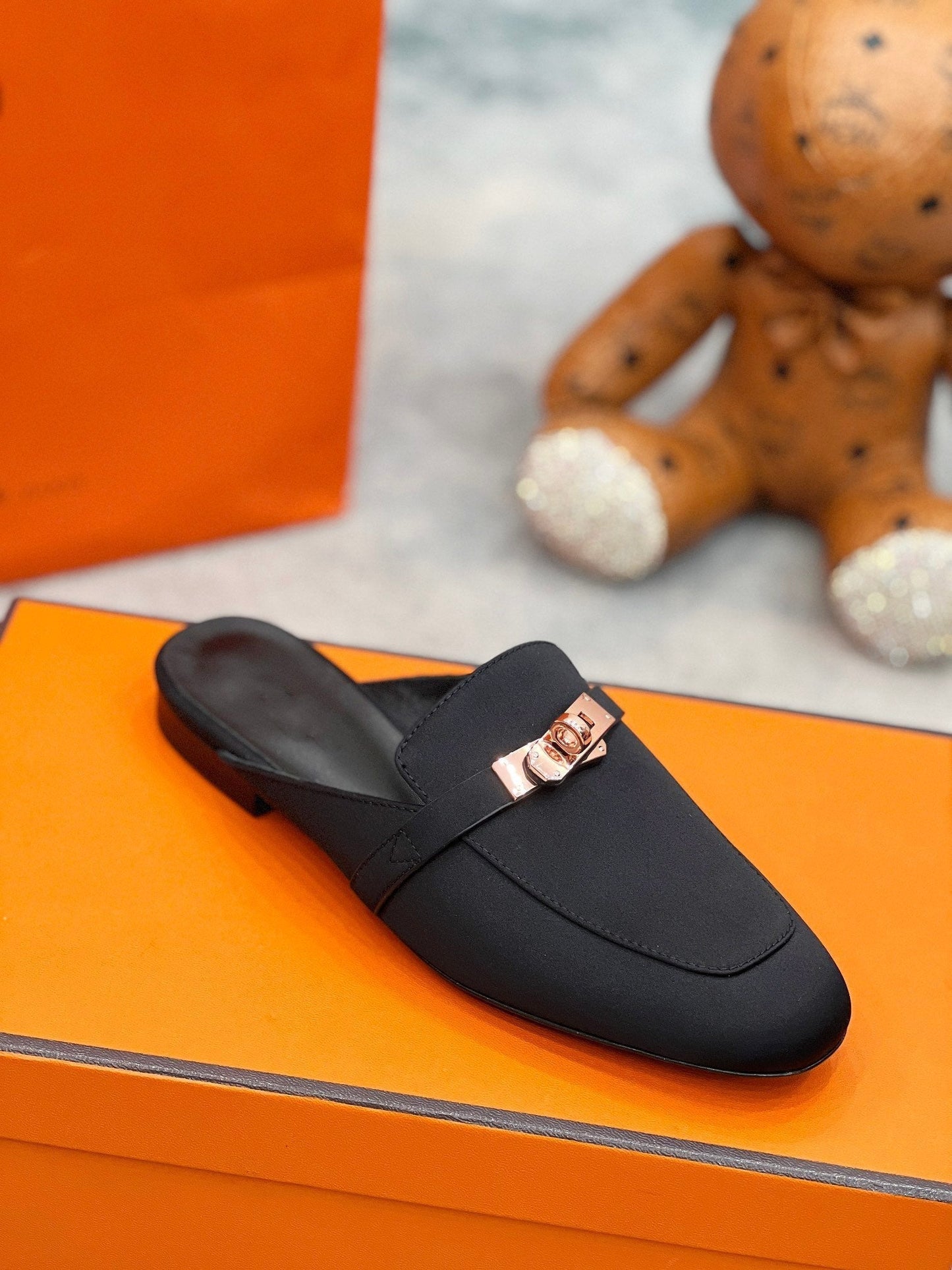 Mule Black Silk Thick Cloth/Sheepskin