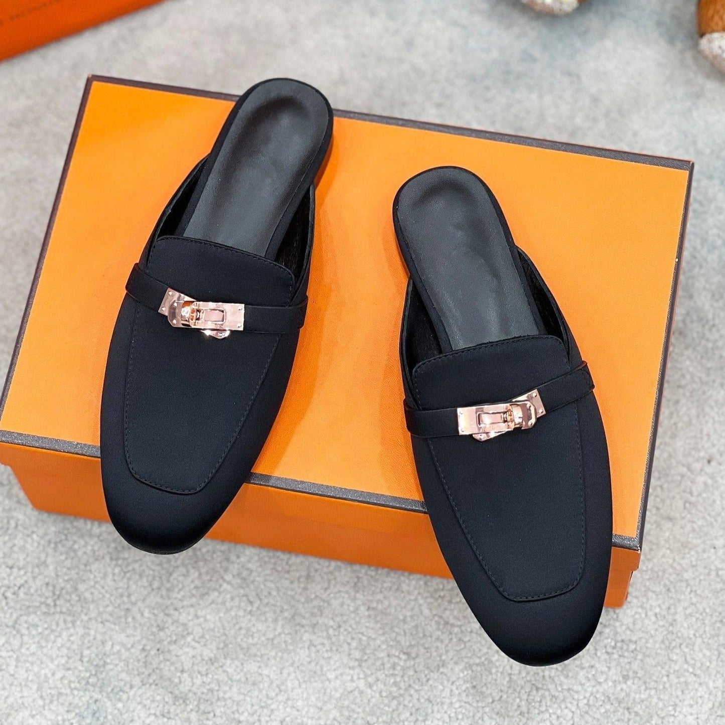 Mule Black Silk Thick Cloth/Sheepskin
