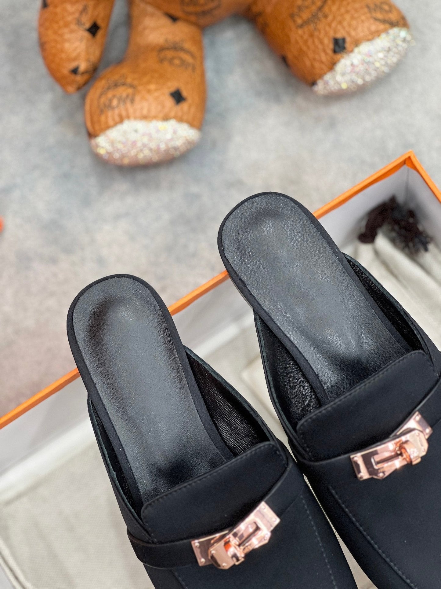 Mule Black Silk Thick Cloth/Sheepskin