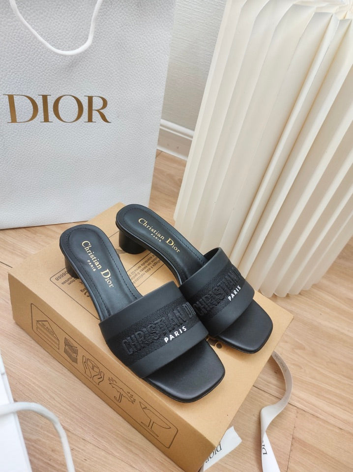 π
2024 spring and summer new women's shoes CD letter embroidery logo