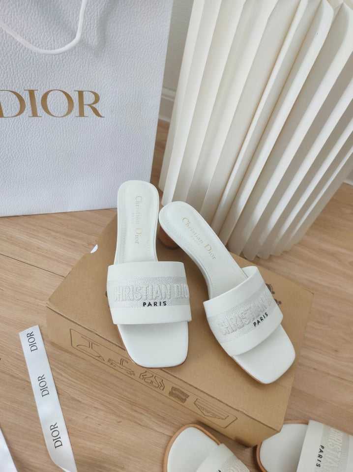 π
2024 spring and summer new women's shoes CD letter embroidery logo