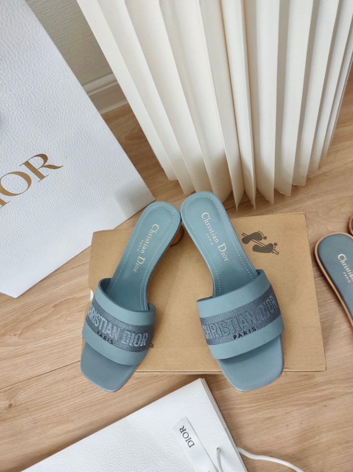 π
2024 spring and summer new women's shoes CD letter embroidery logo