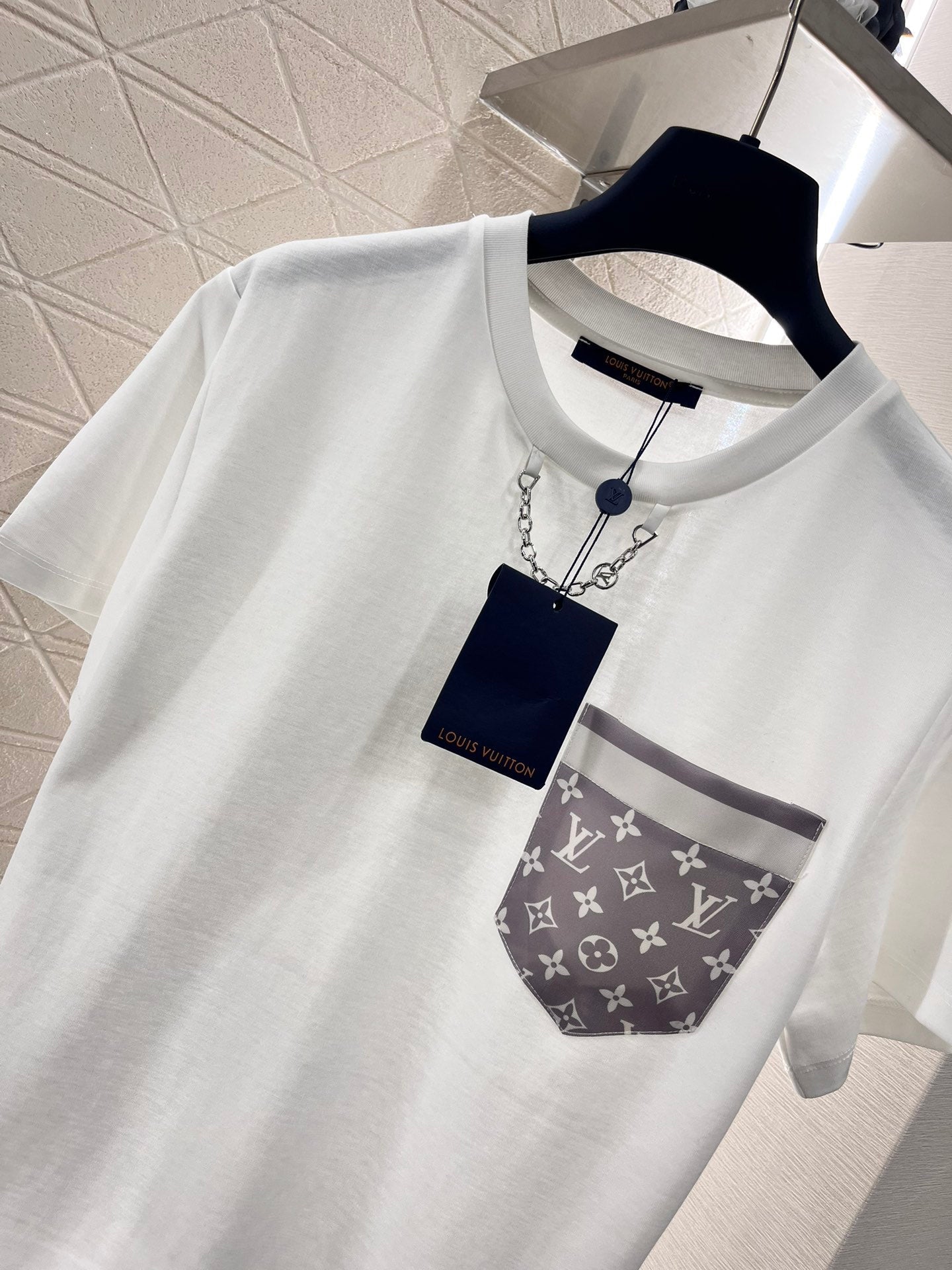 Round neck pocket chain πππ