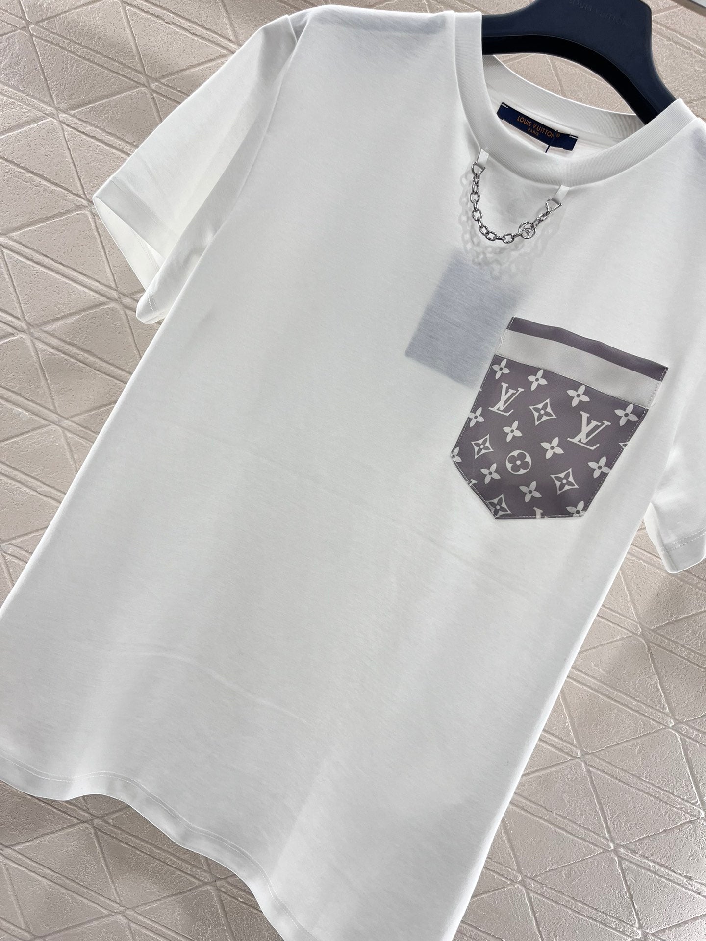 Round neck pocket chain πππ