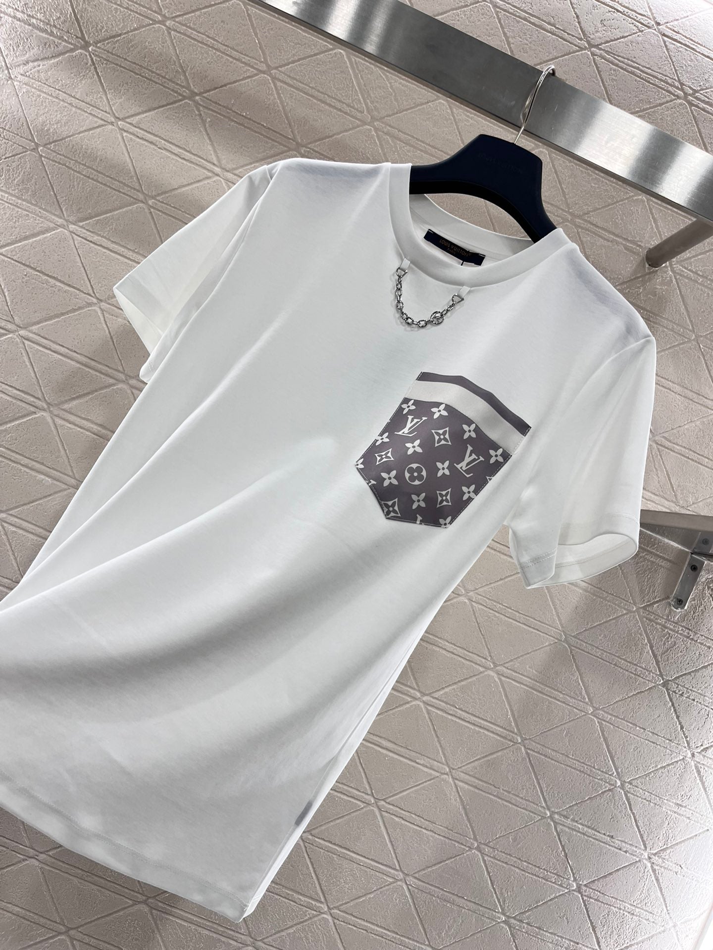 Round neck pocket chain πππ