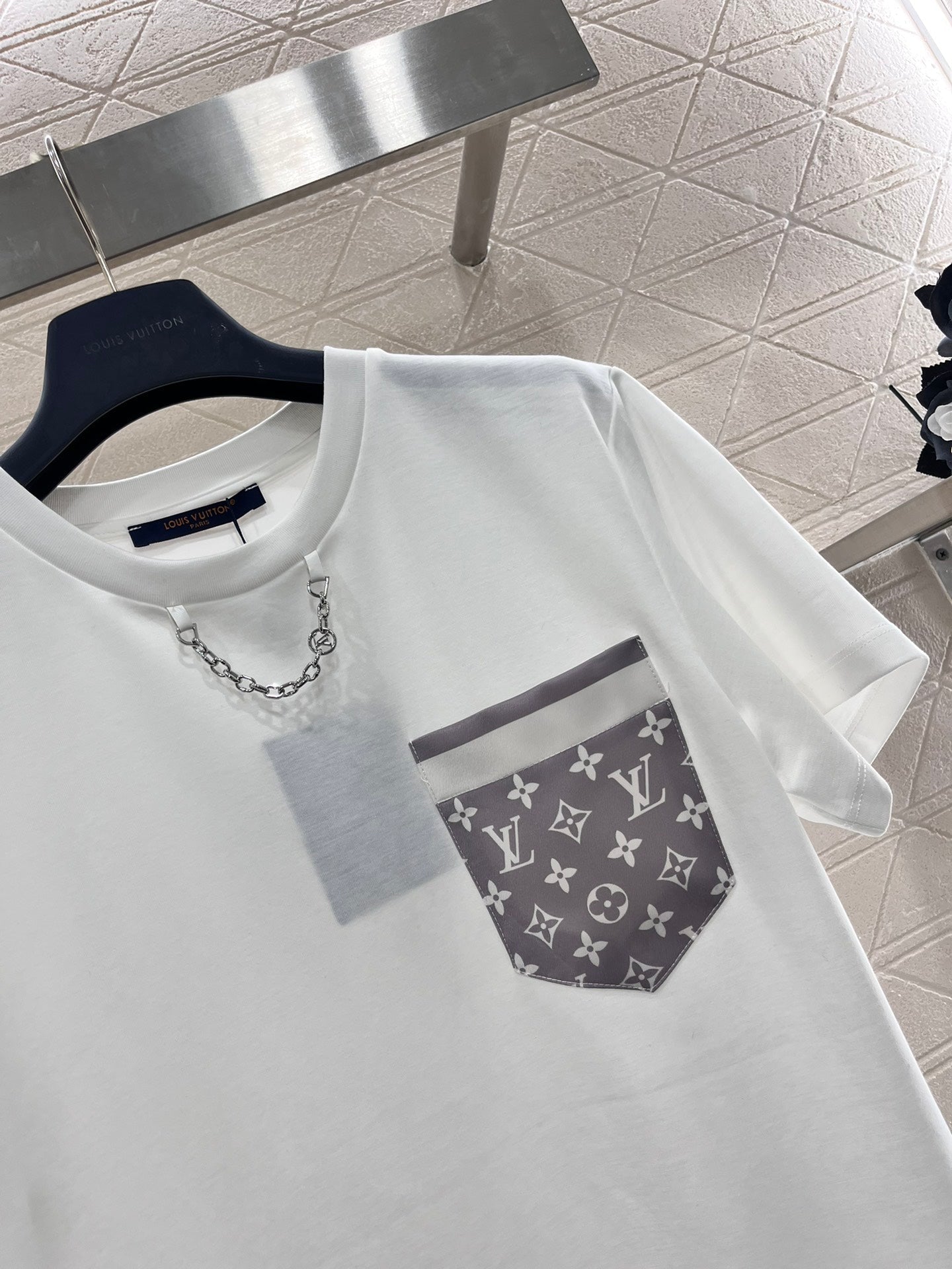 Round neck pocket chain πππ