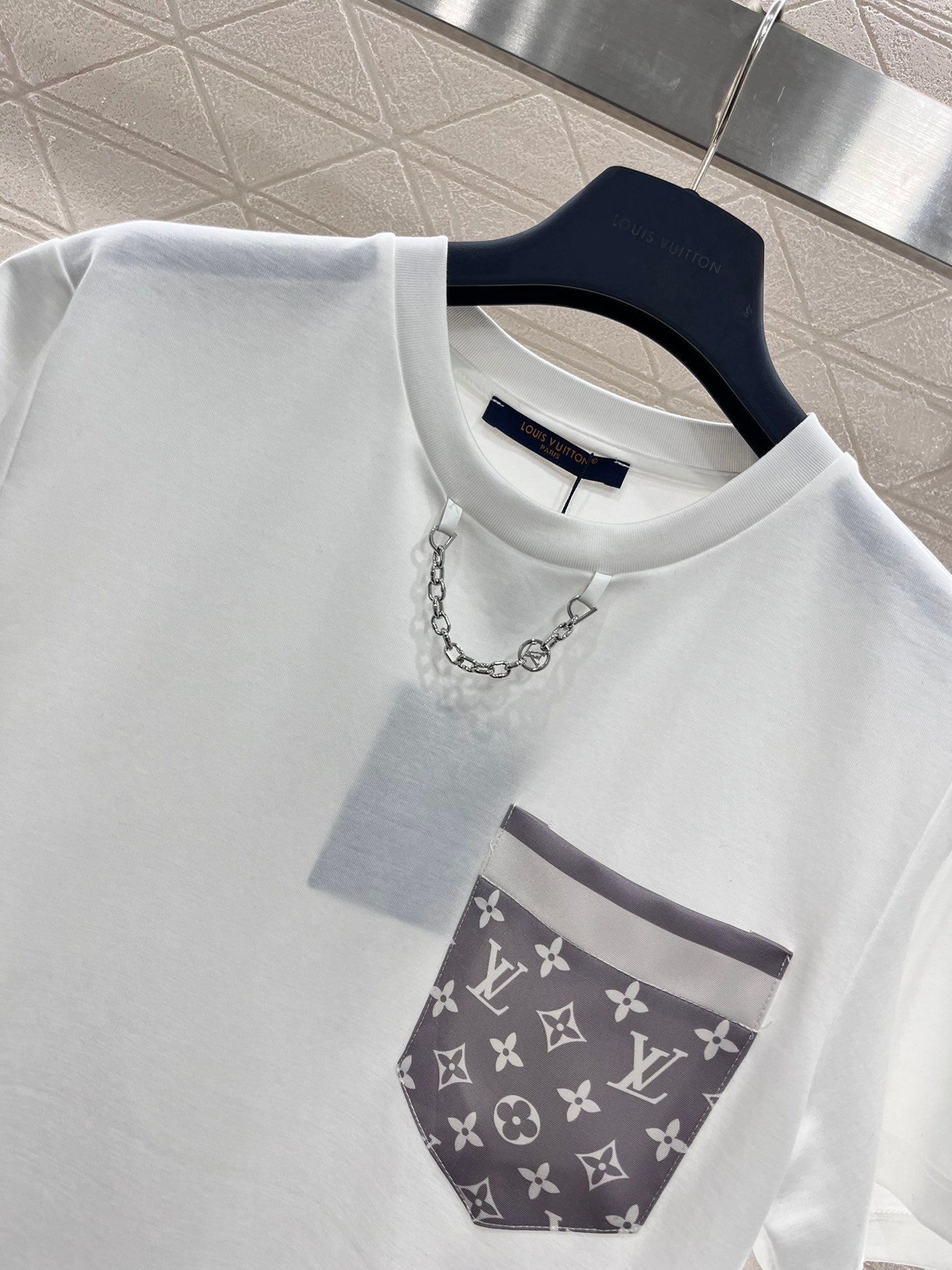 Round neck pocket chain πππ