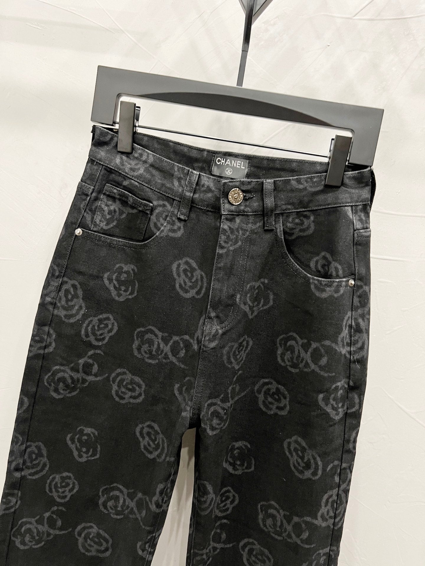 C Classic cross-chain camellia logo jeans