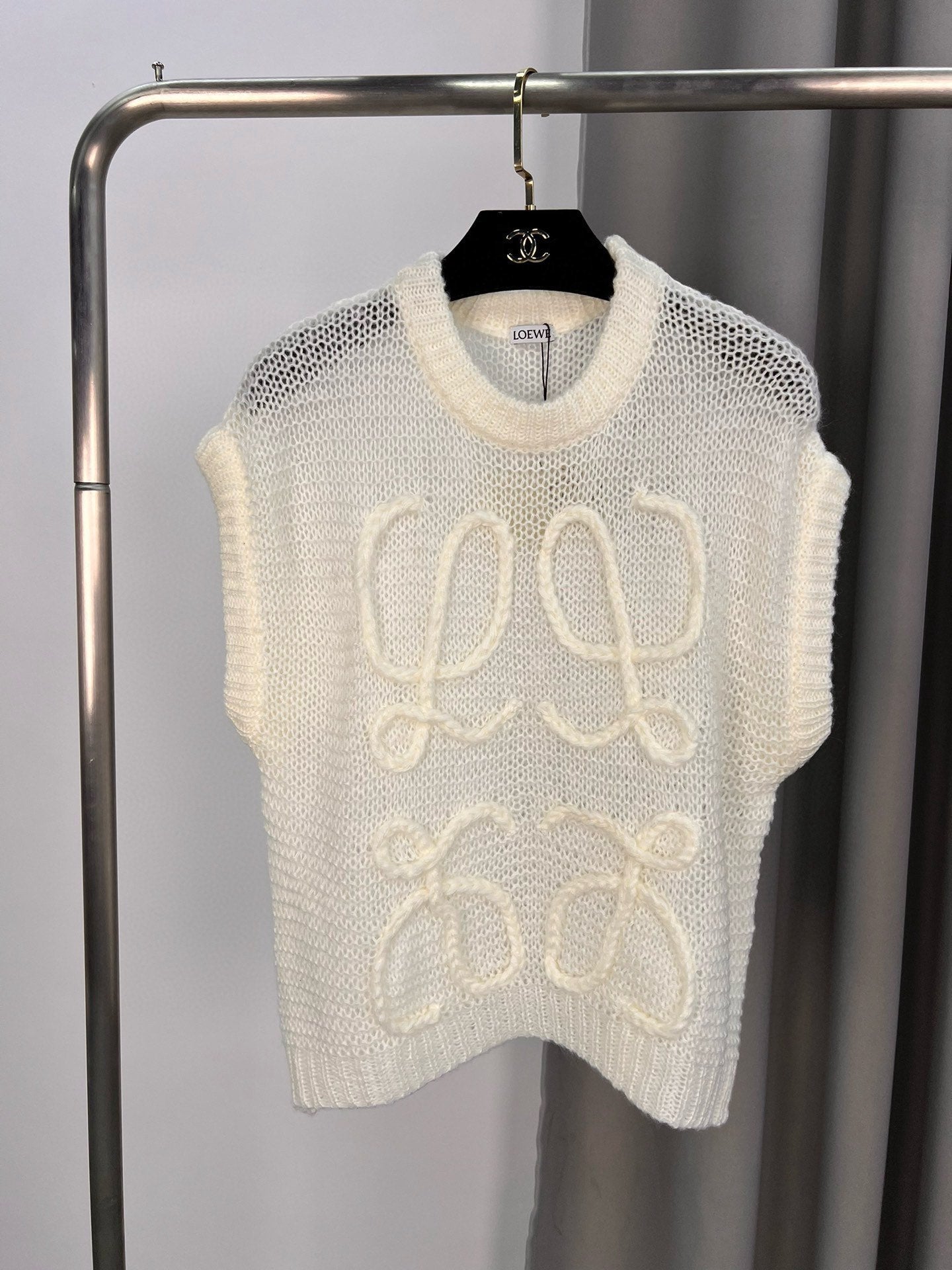 25 Pure white wool vest