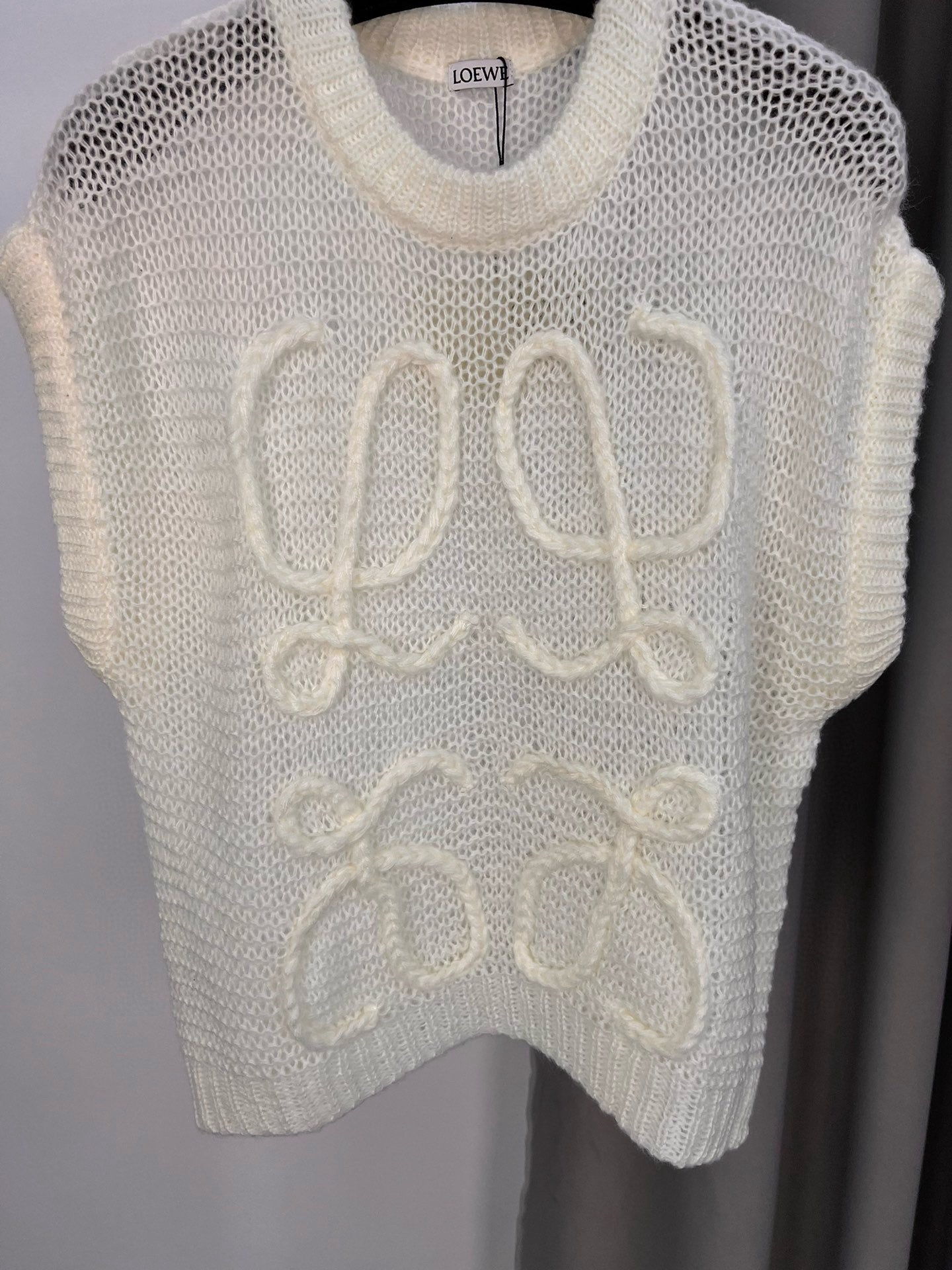 25 Pure white wool vest