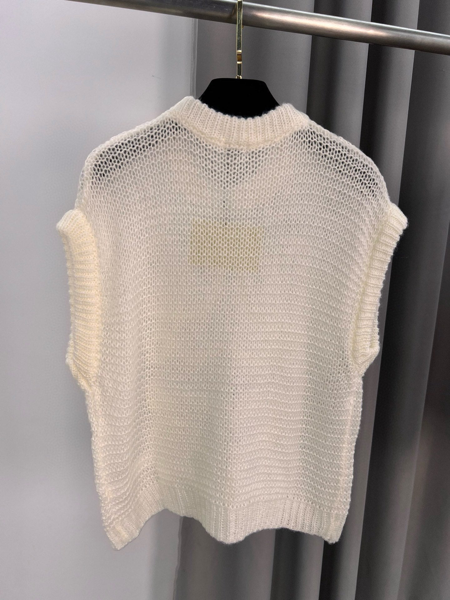 25 Pure white wool vest