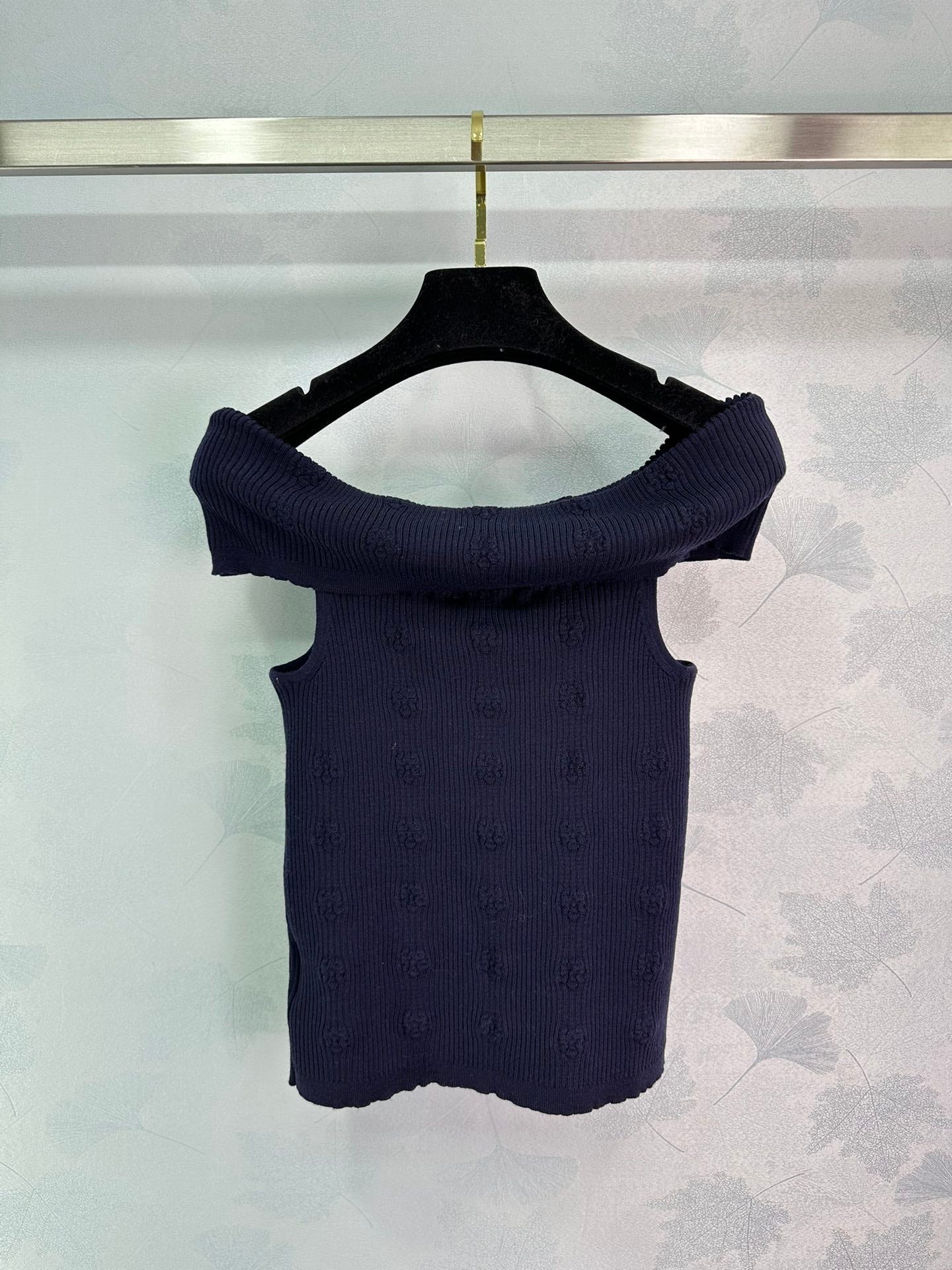 One shoulder T-shirt