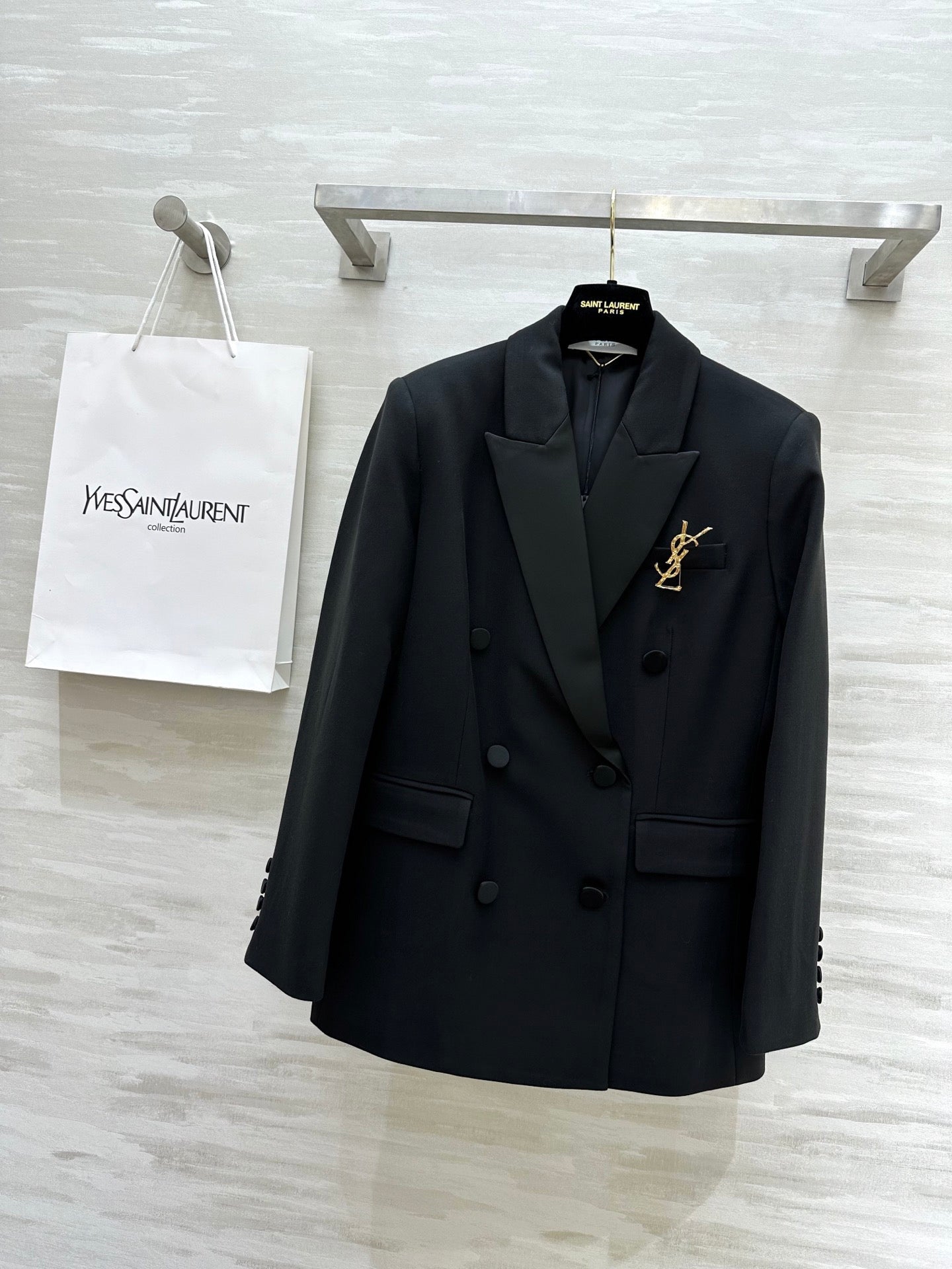 lapel brooch blazer