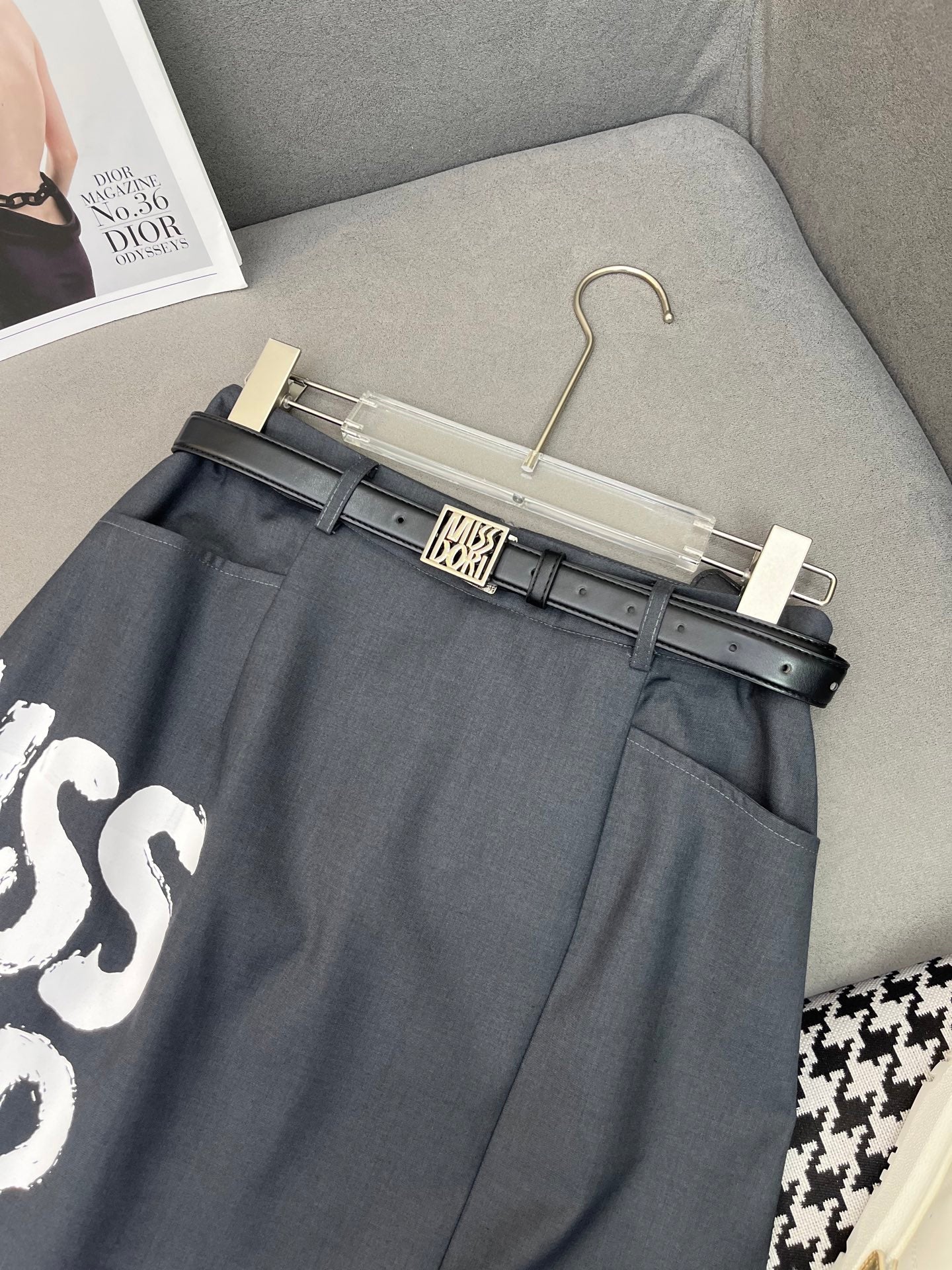 Skirt with letter print decoration and belt with front slit skirt