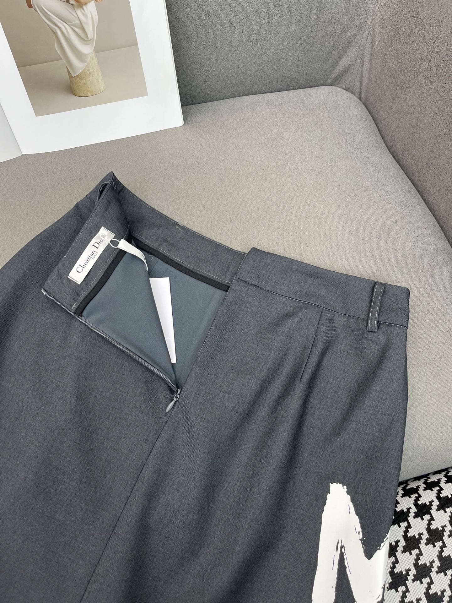 Skirt with letter print decoration and belt with front slit skirt