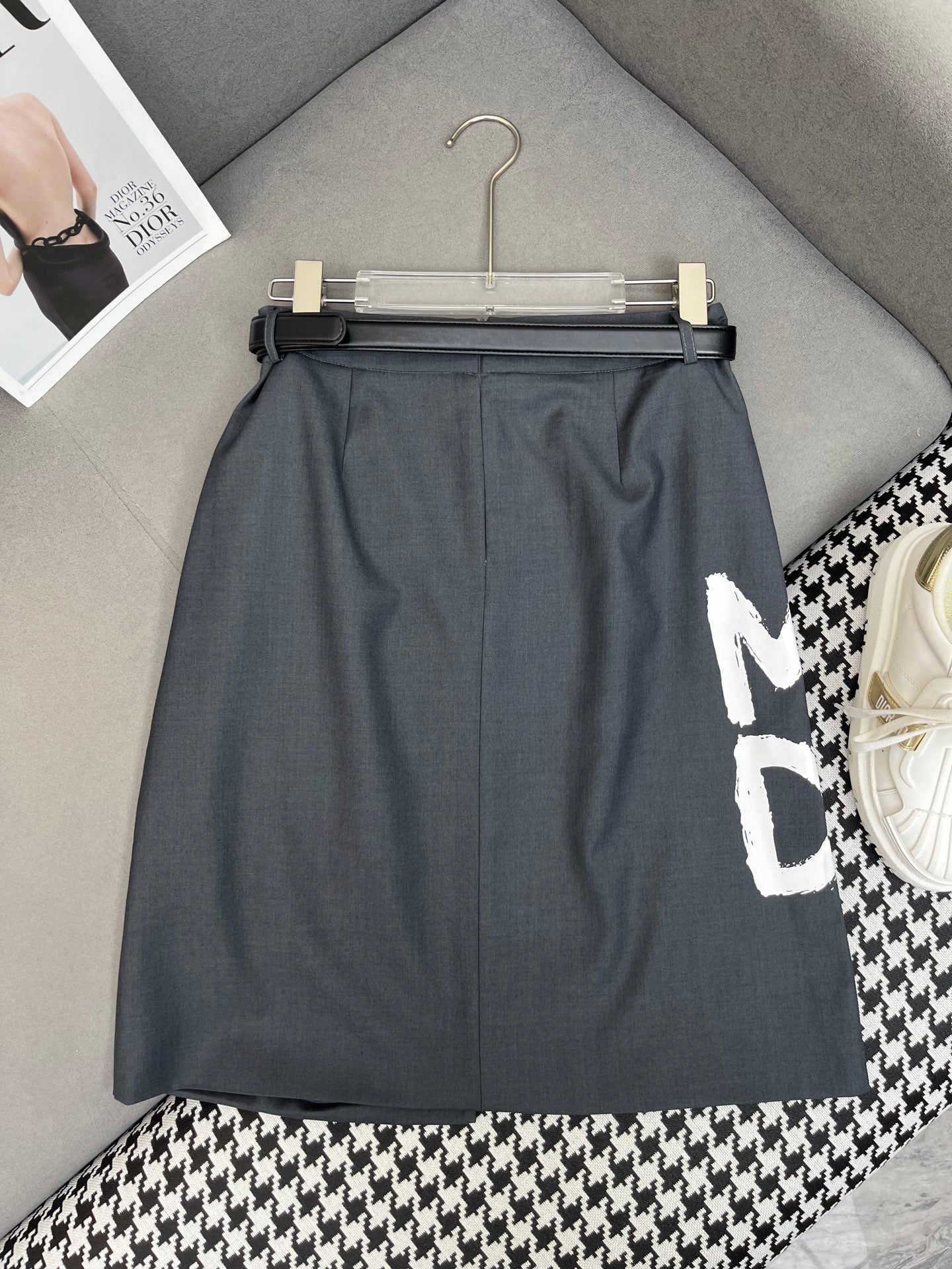 Skirt with letter print decoration and belt with front slit skirt