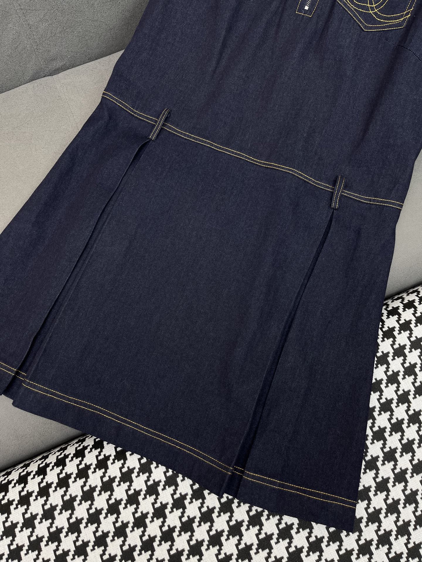 lapel sleeveless dress