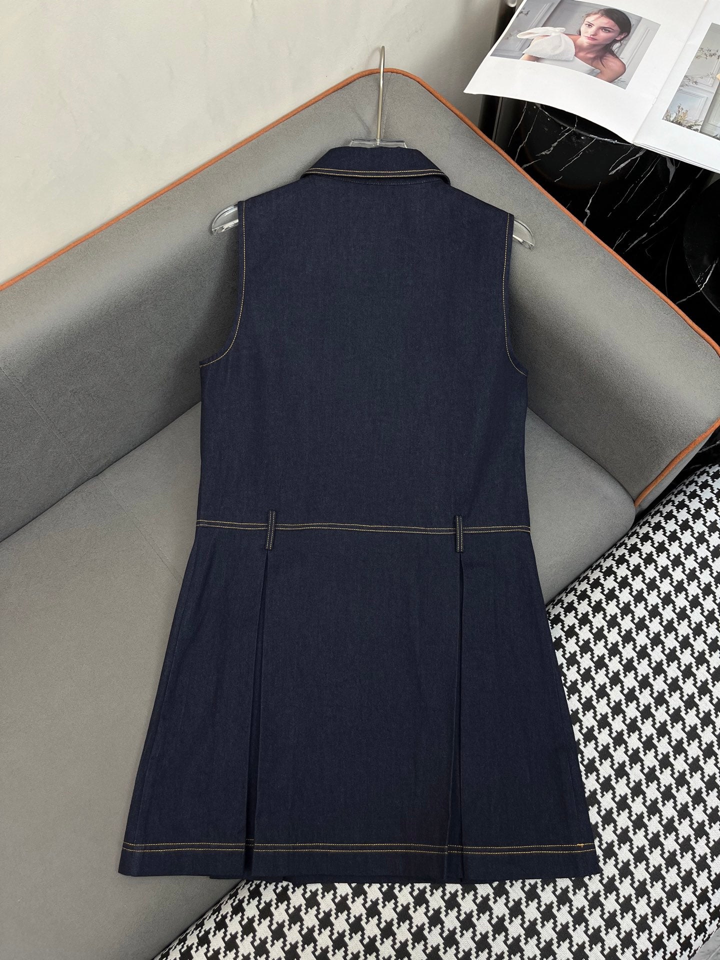 lapel sleeveless dress