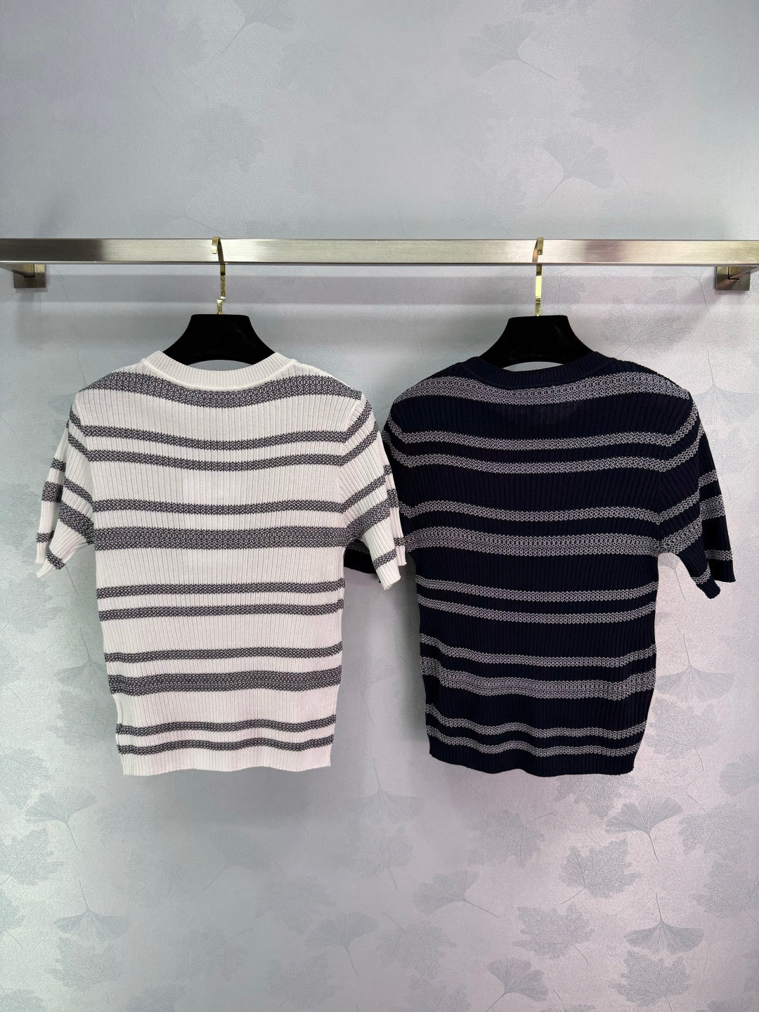 Wavy Stripes Color Block Bust Logo T-Shirt