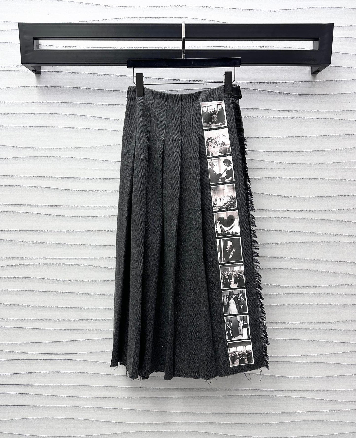 High-waisted one-piece pleated skirt