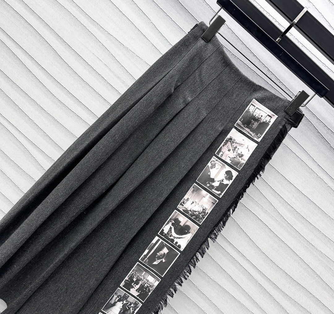 High-waisted one-piece pleated skirt