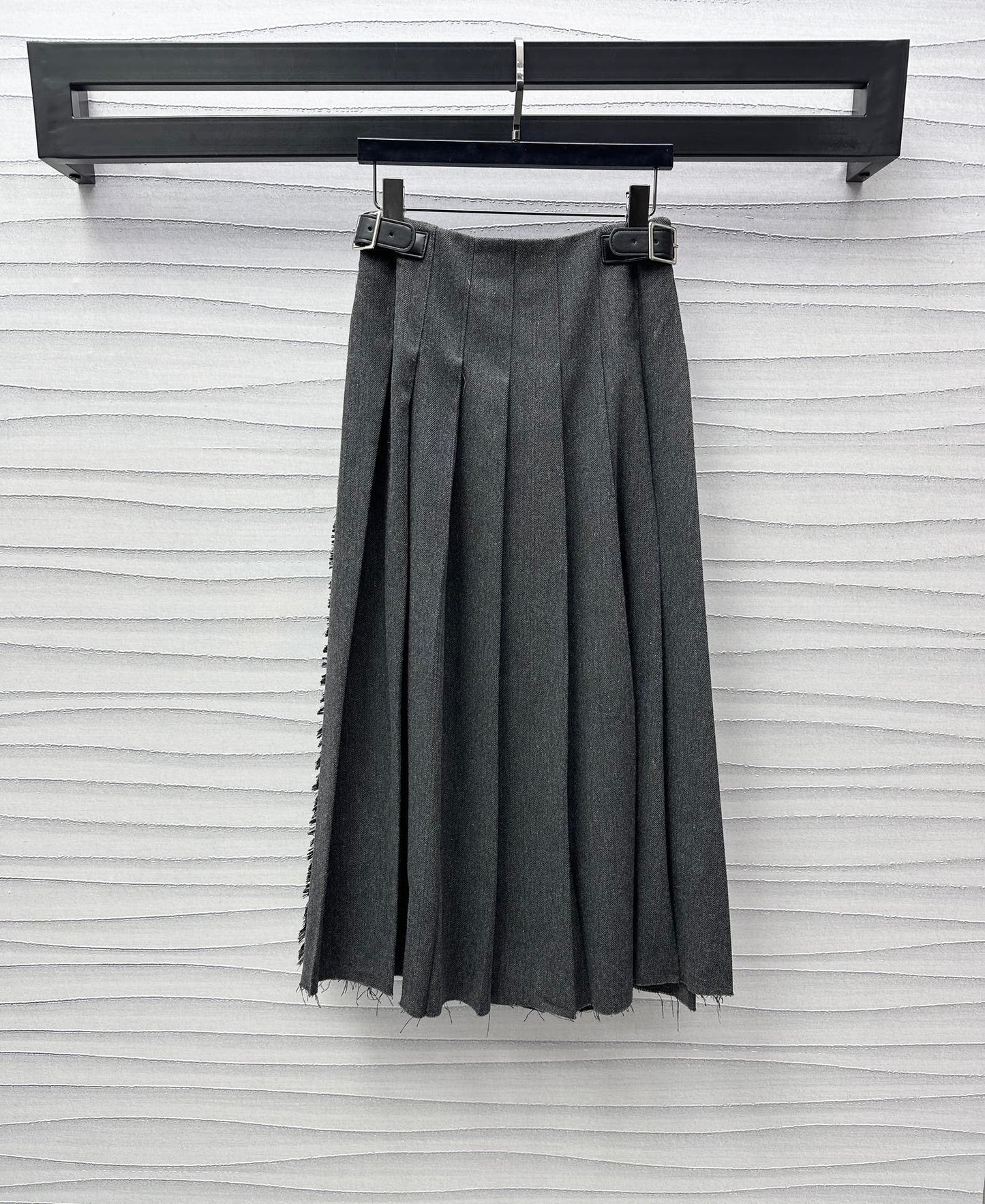 High-waisted one-piece pleated skirt