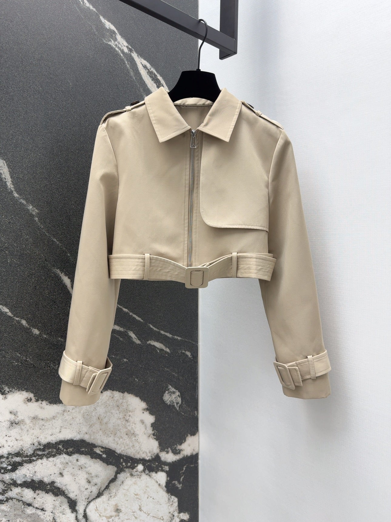 Early spring new handsome short style + double-breasted umbrella skirt