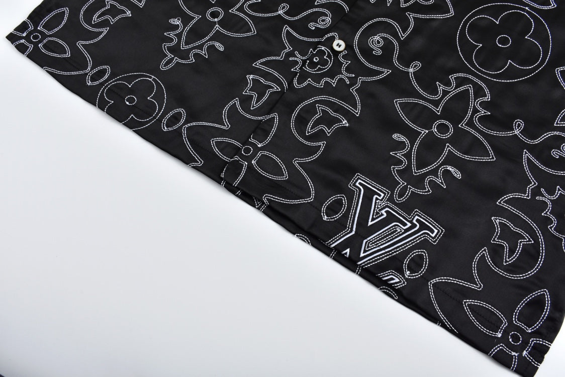 Arabesque boot thread embroidered short-sleeved shirt