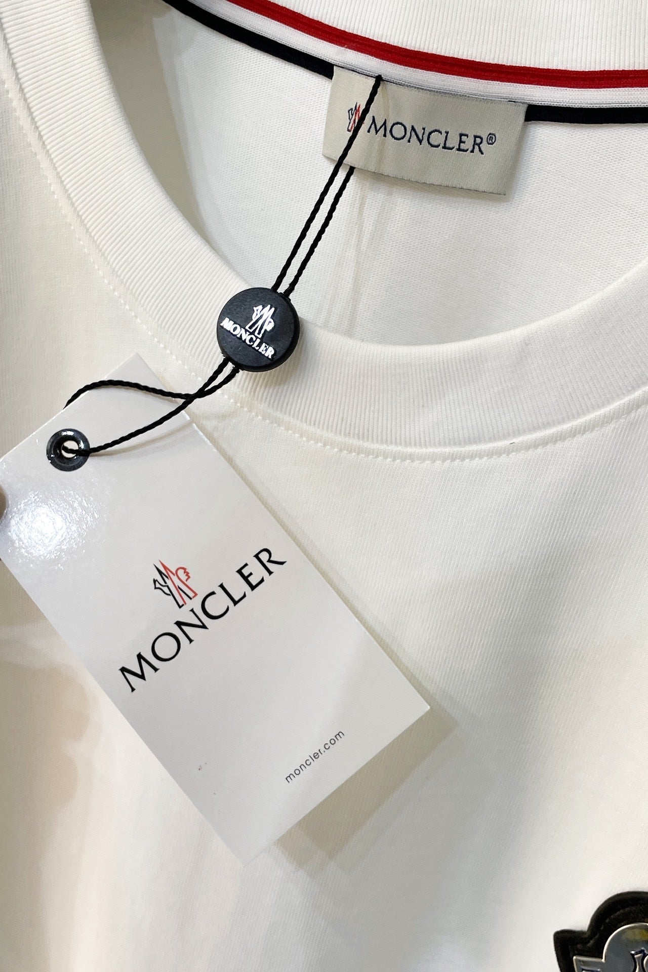 25 Mon Spring/Summer new metal logo on chest t-shirt