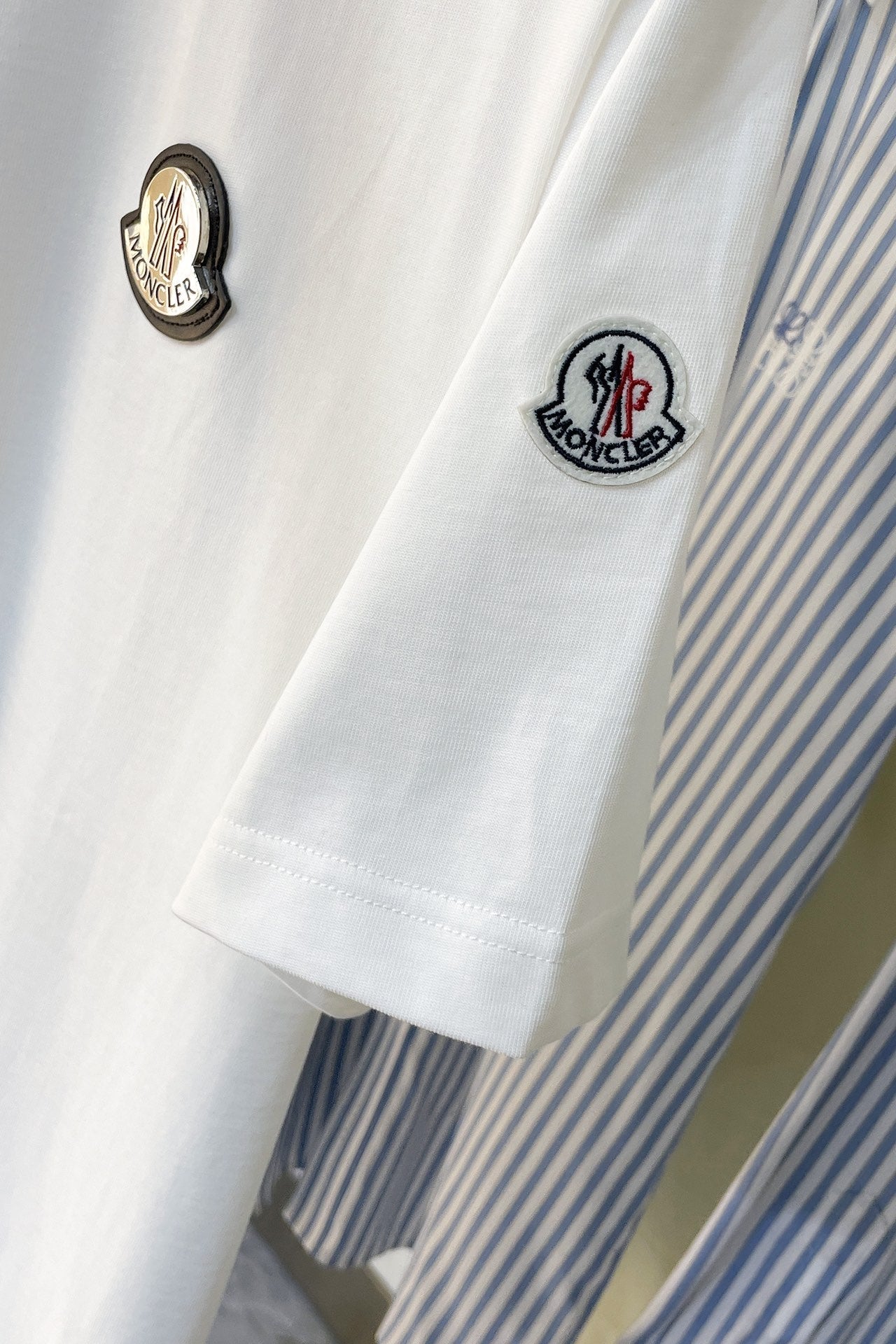 25 Mon Spring/Summer new metal logo on chest t-shirt