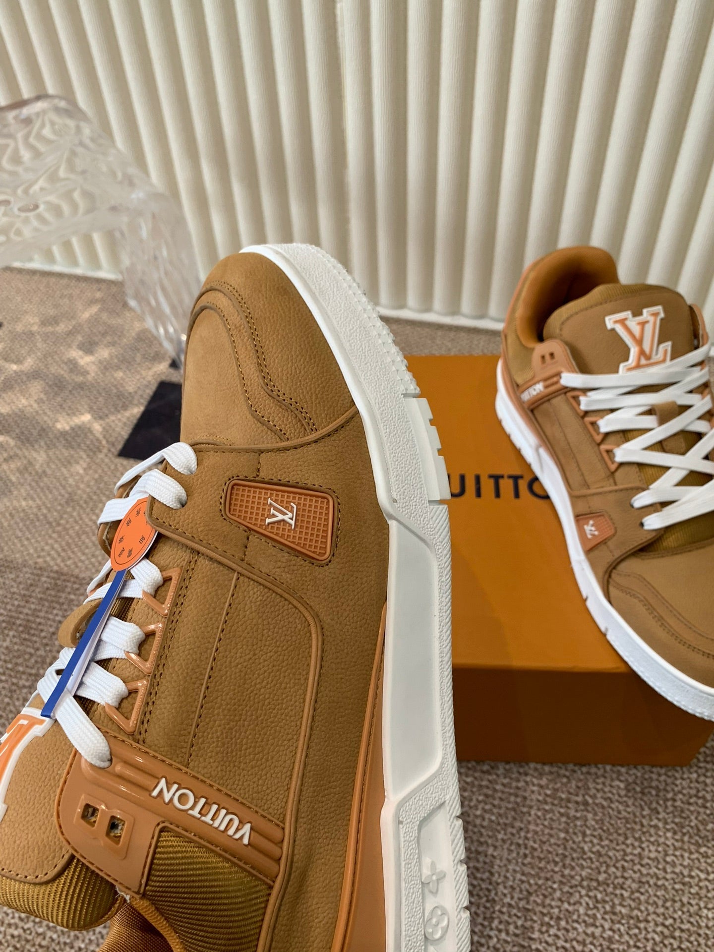 L Men's Sneakers
