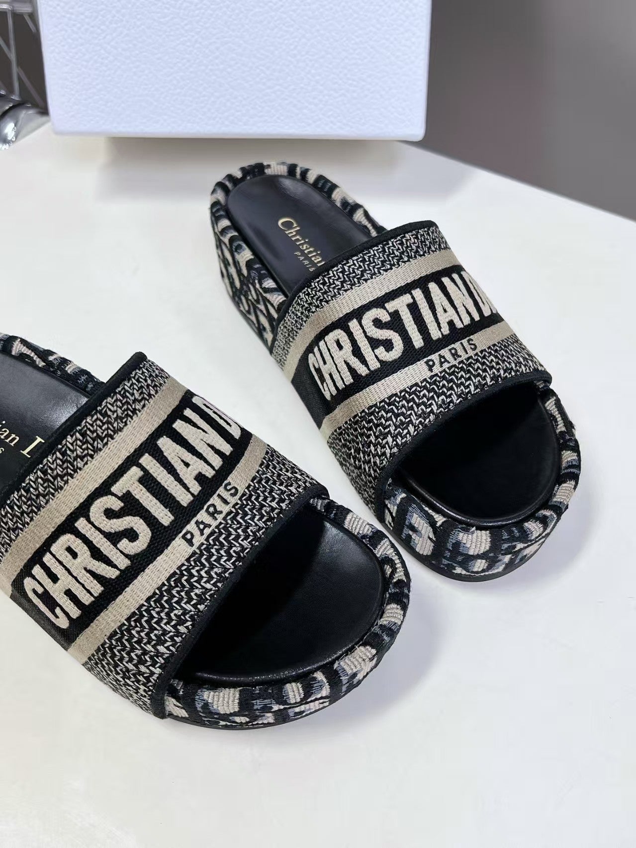 Classic cotton 3D embroidery printed thick-soled sandals