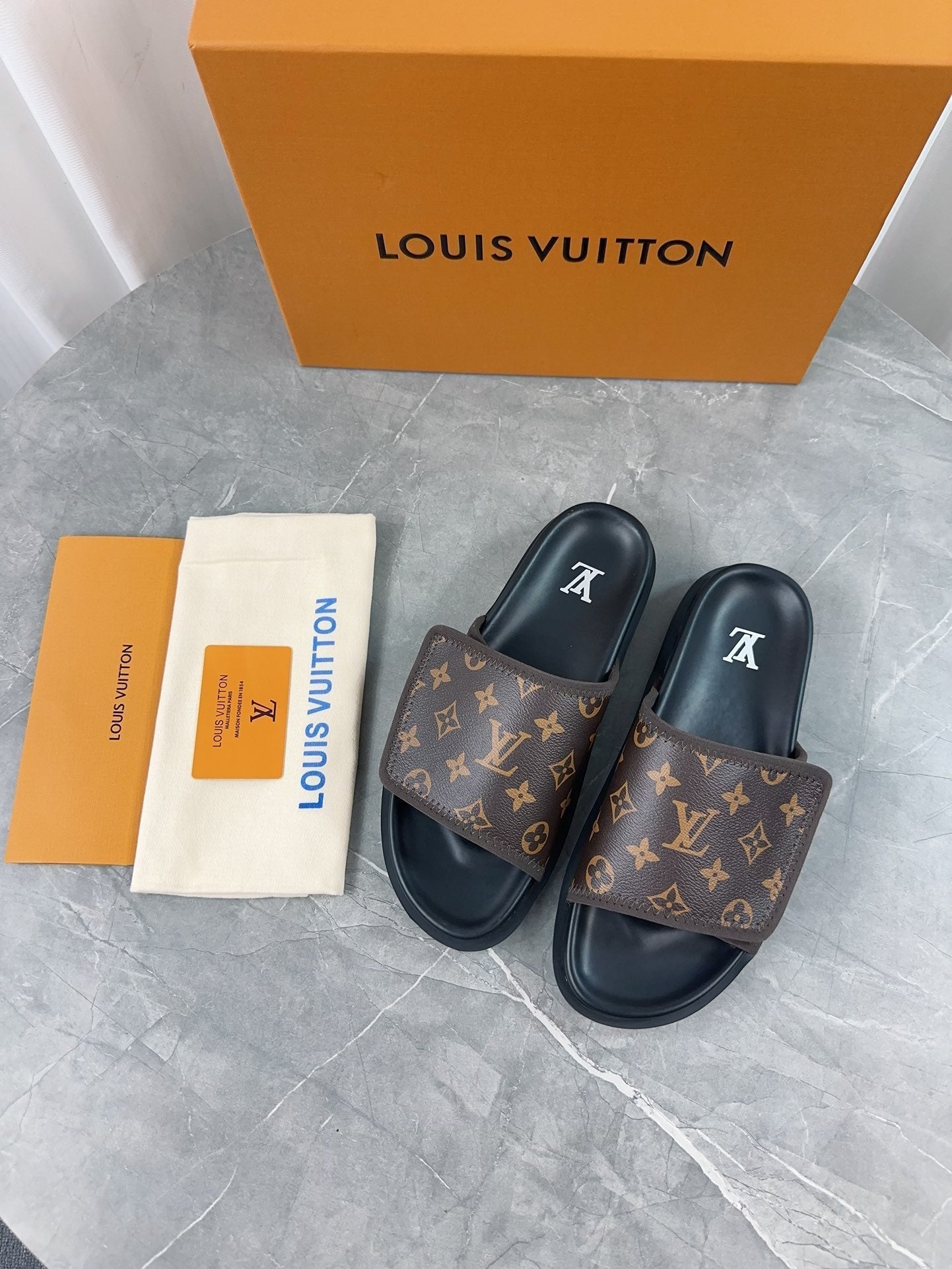Logo embossed slide sandals