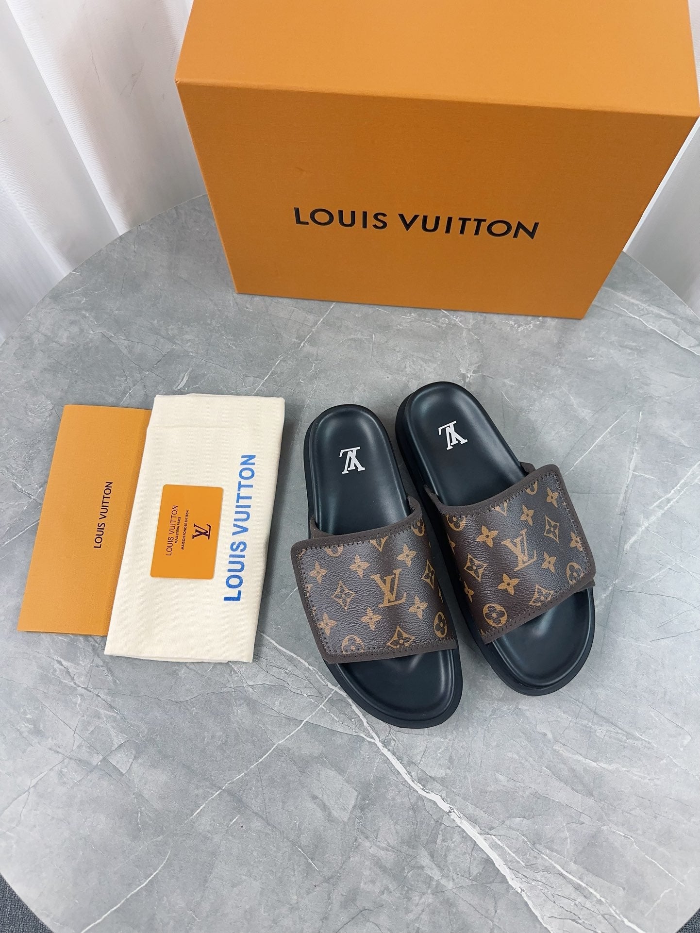 Logo embossed slide sandals