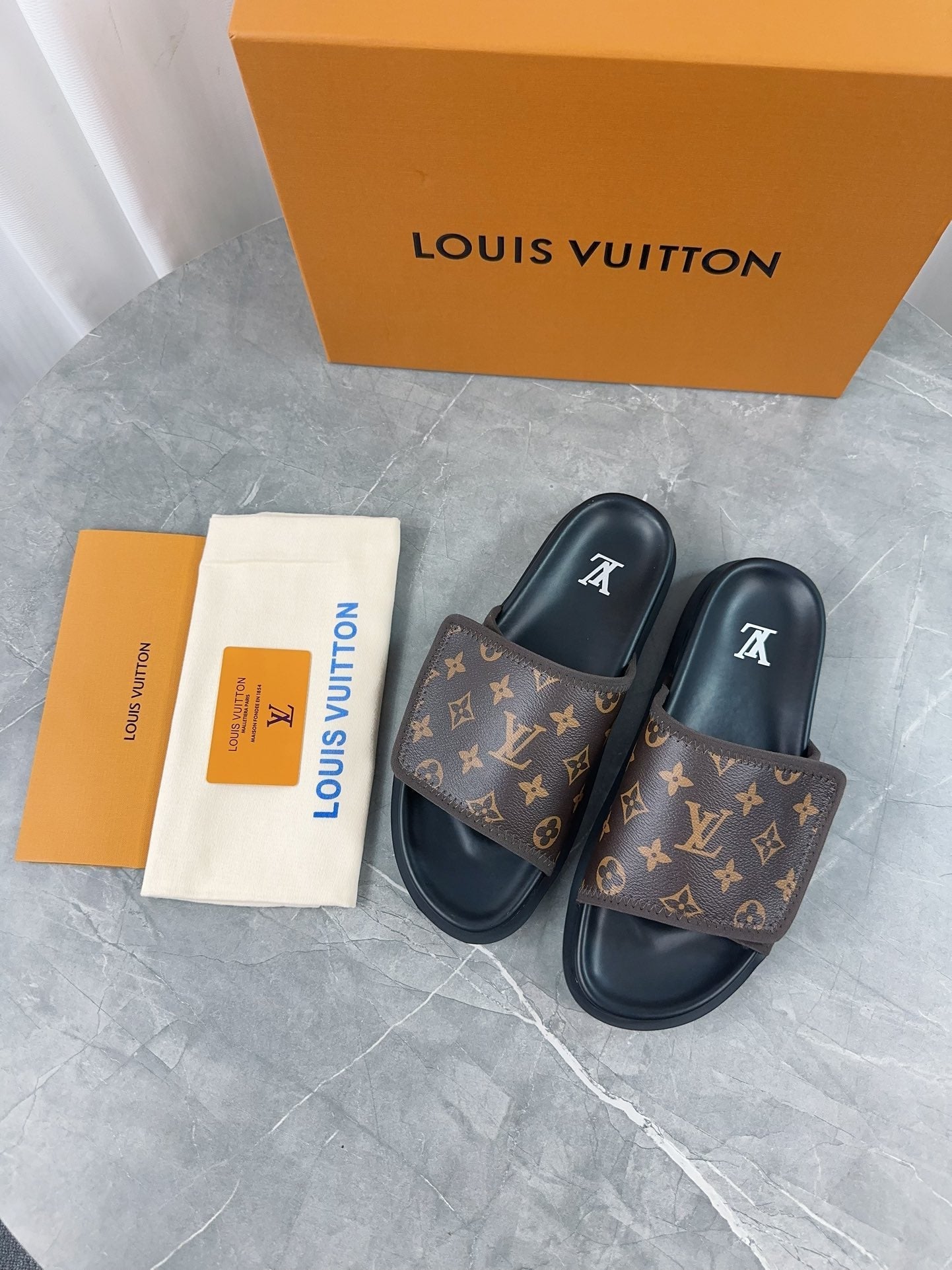 Logo embossed slide sandals