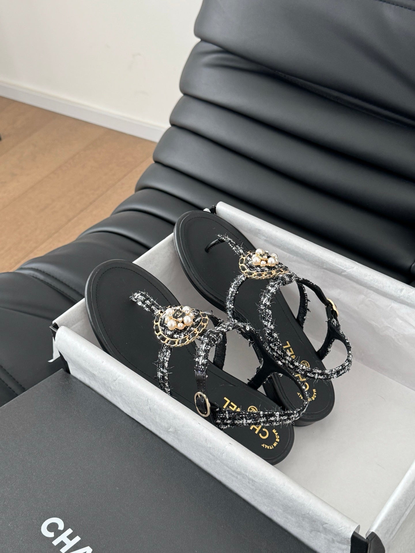 C 25 Pearl clip-on Pink, Brown, Black sandals
