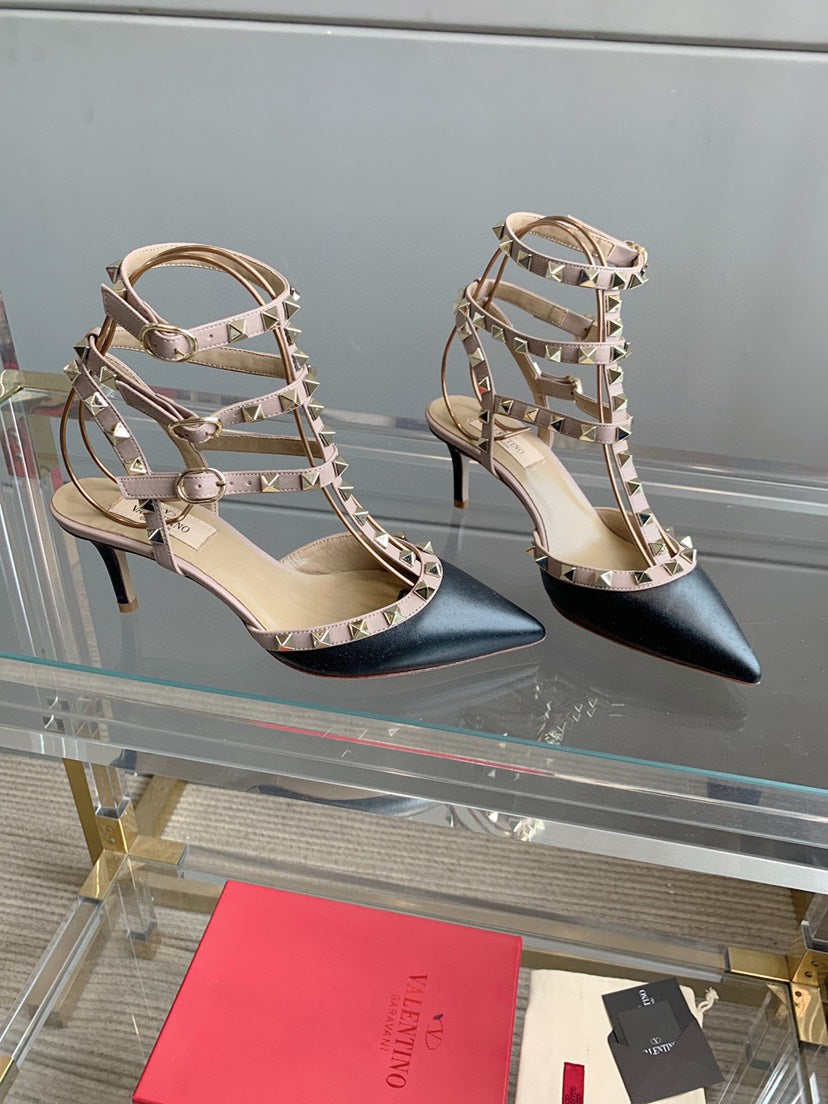 V Classic Rivet Shoes