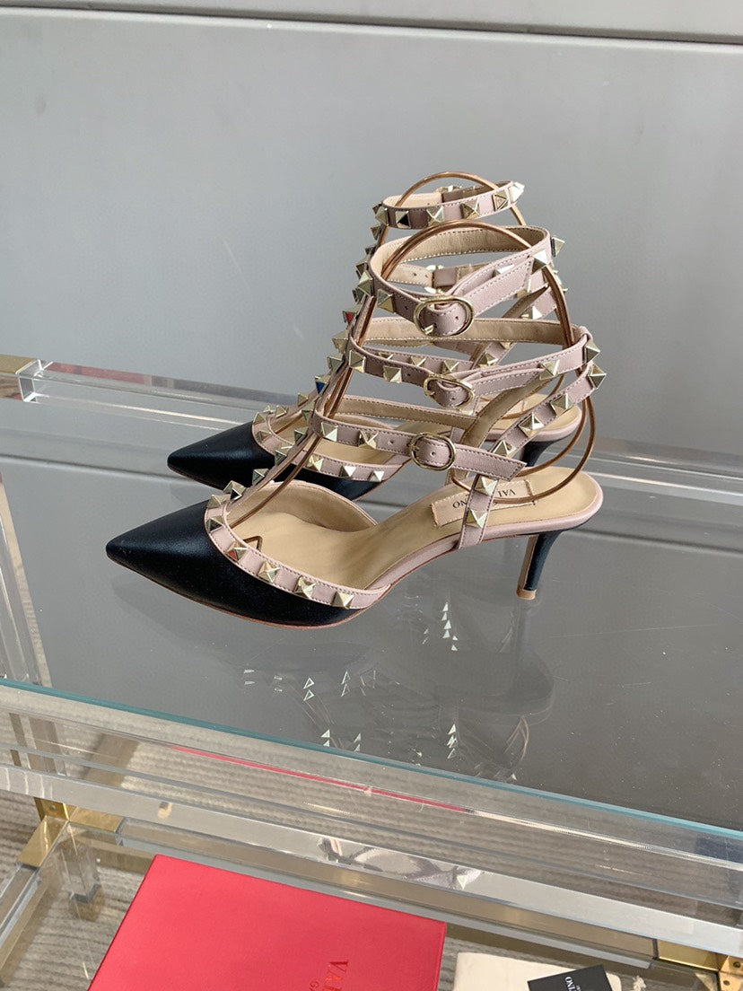 V Classic Rivet Shoes