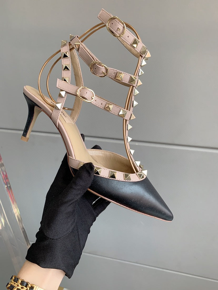 V Classic Rivet Shoes