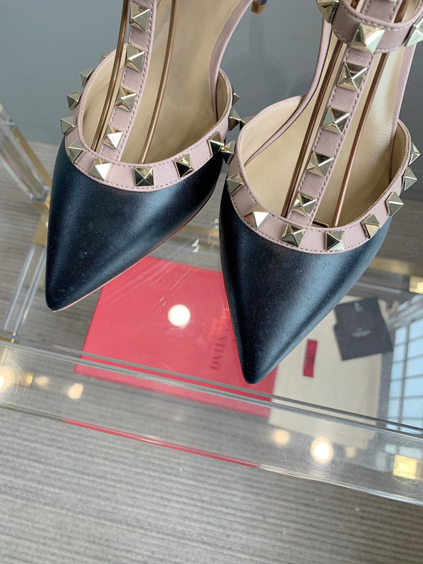 V Classic Rivet Shoes