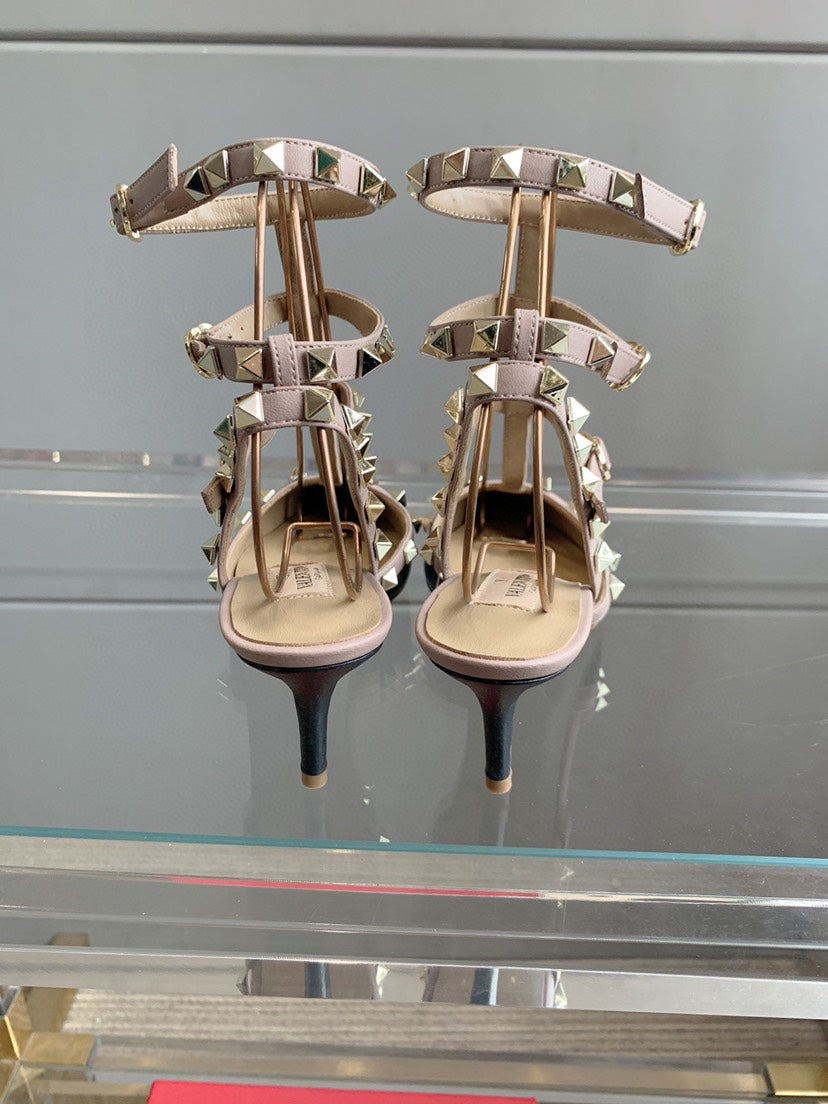 V Classic Rivet Shoes