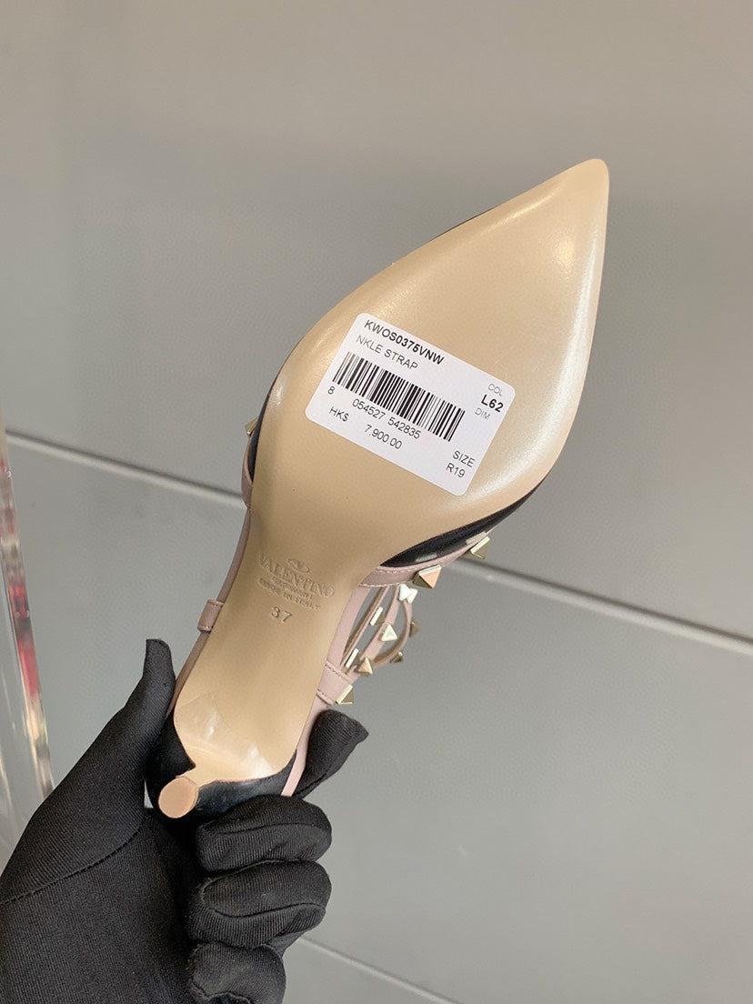 V Classic Rivet Shoes