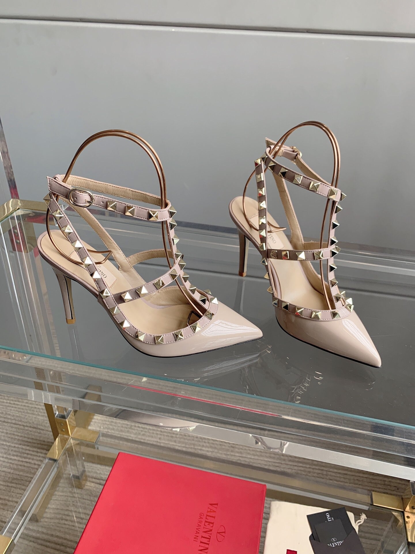 V Classic Rivet Shoes