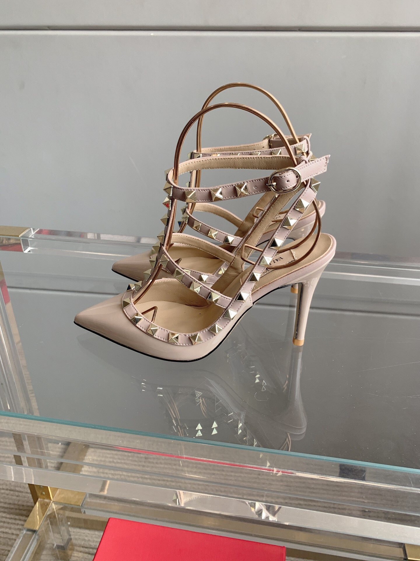 V Classic Rivet Shoes