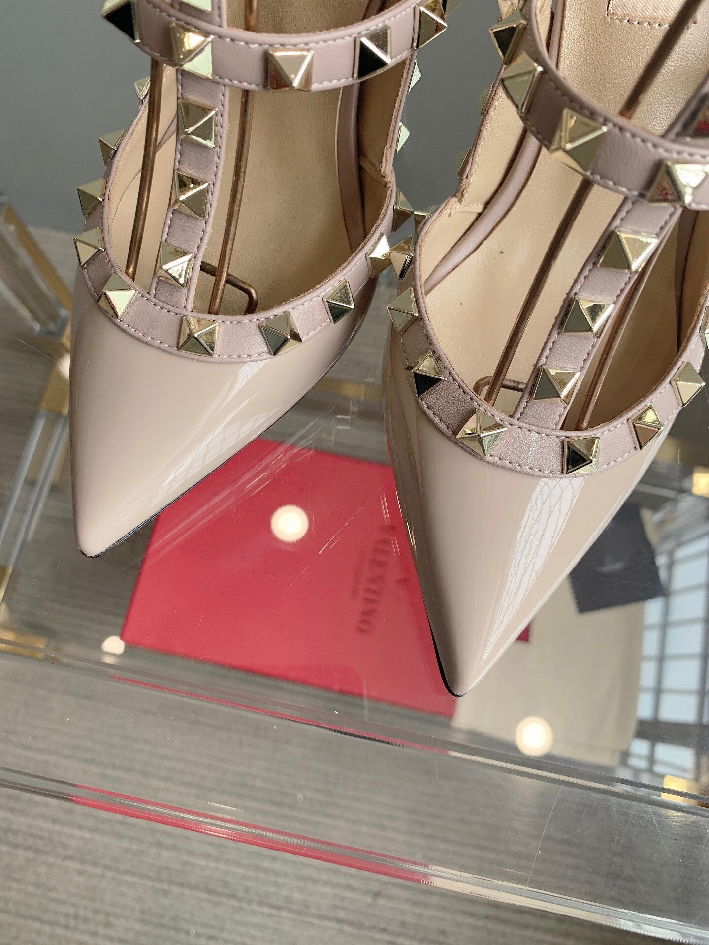 V Classic Rivet Shoes