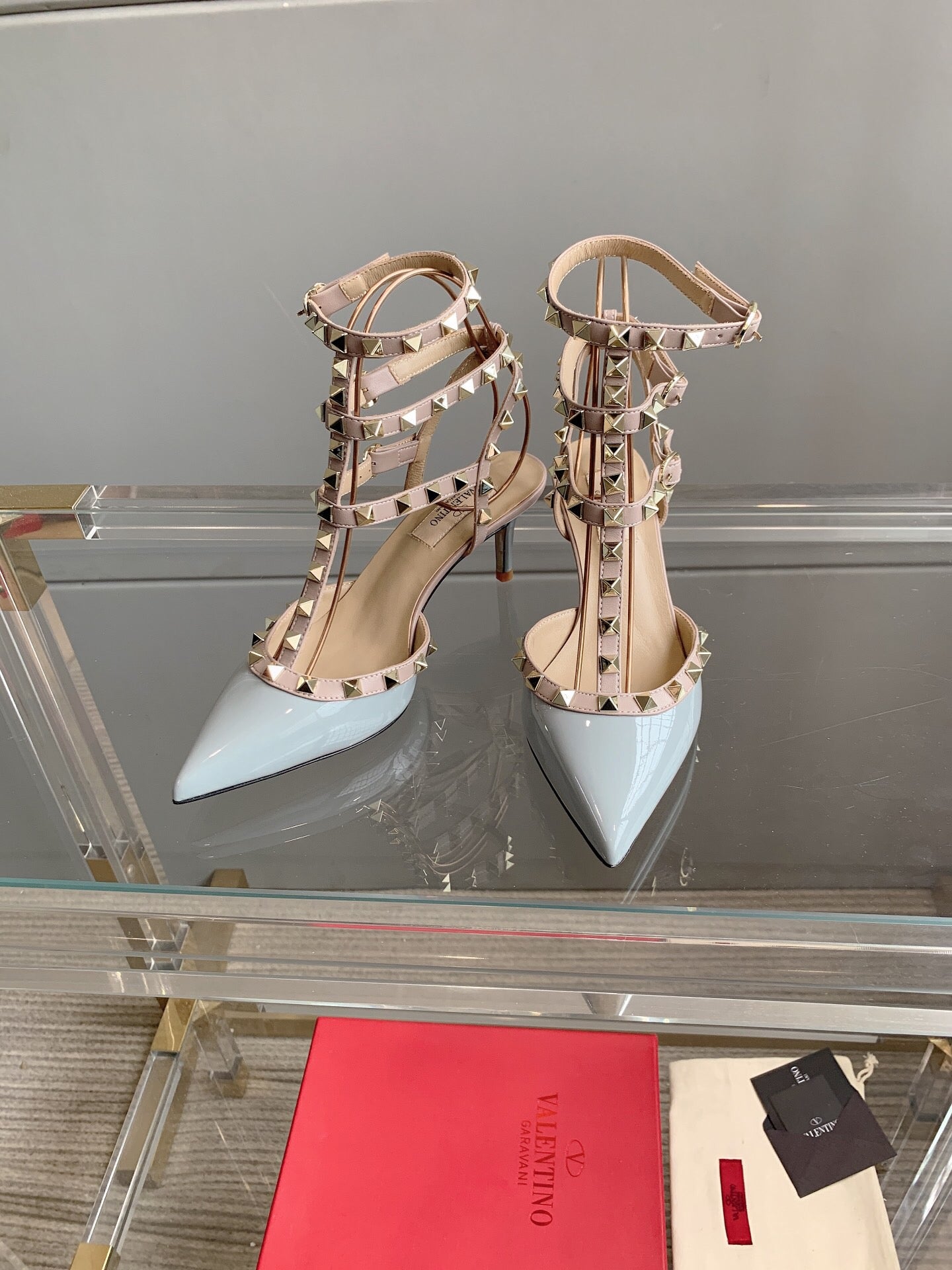 V Classic Rivet Shoes