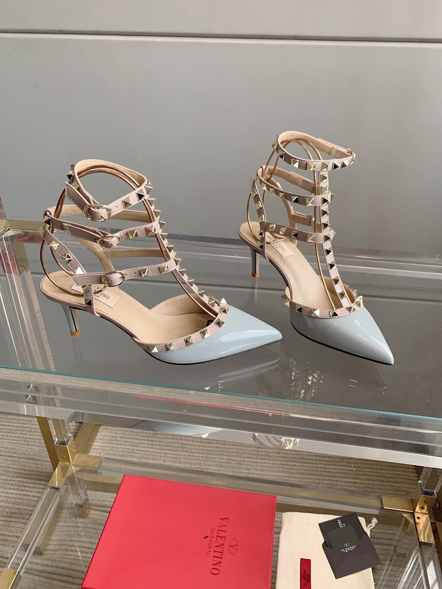 V Classic Rivet Shoes