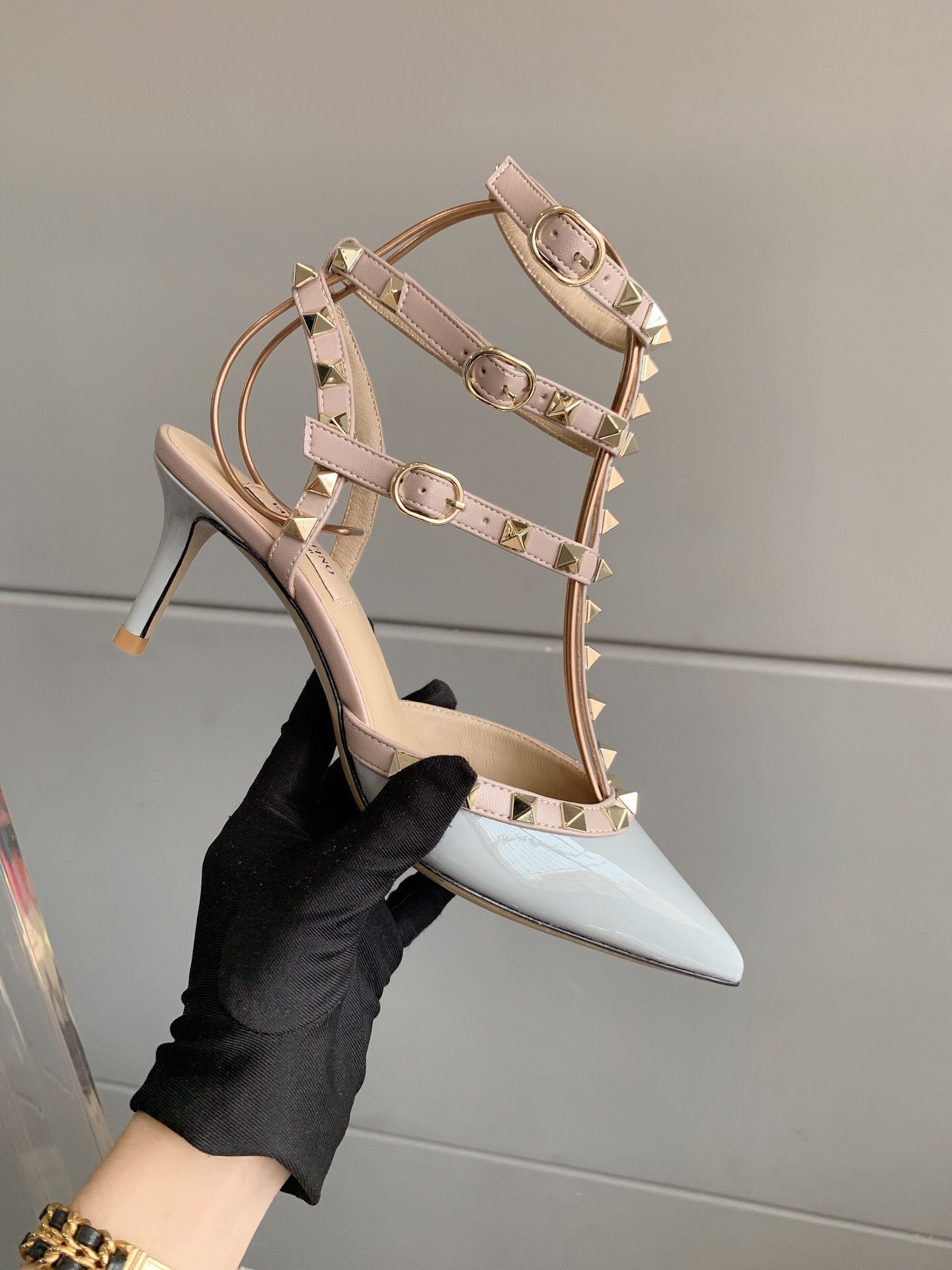 V Classic Rivet Shoes