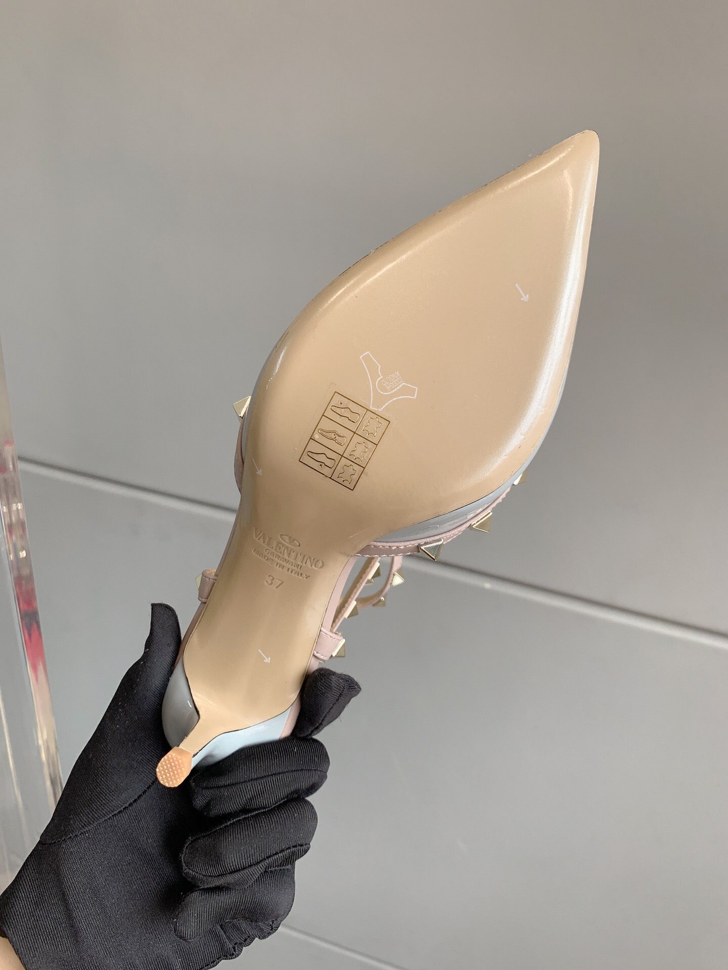 V Classic Rivet Shoes